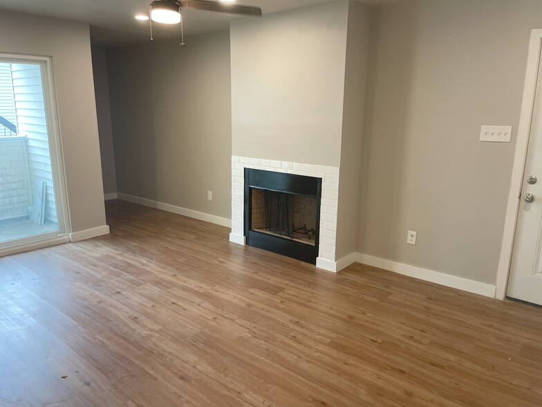Building Photo - 7431 Holly Hill Dr