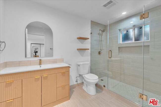 Building Photo - 6913 Encino Ave