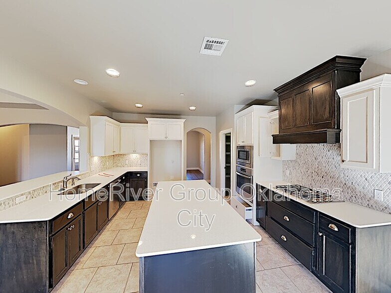 Building Photo - 15300 SE 57th St