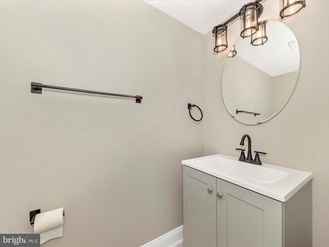 Building Photo - 14004 Daleshire Way