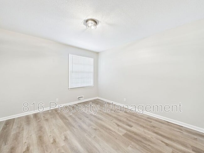 Building Photo - 3233 Shady Bend Dr
