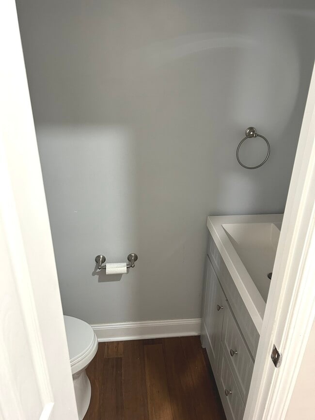 Building Photo - 1138 W Inverrary Ln