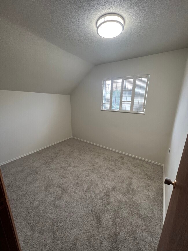 Building Photo - 3832 S Cushman Ave