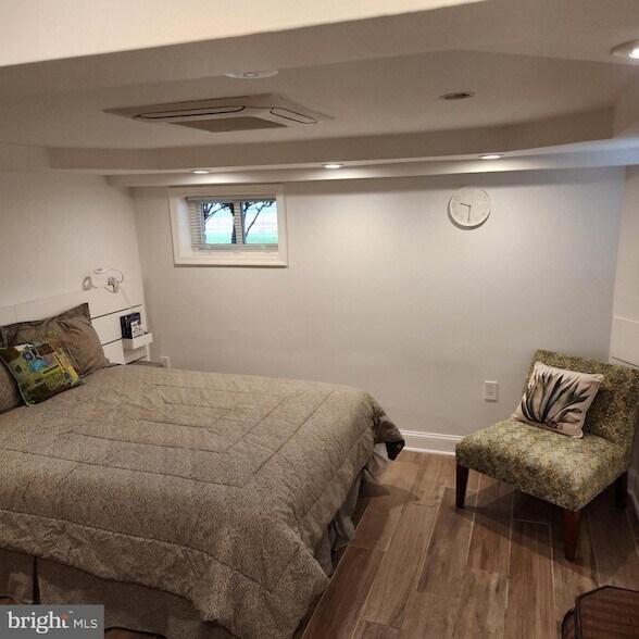 Building Photo - 4303 13th Pl NE