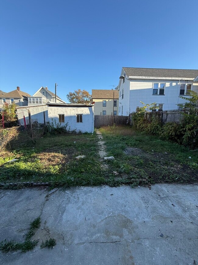 Building Photo - 438 Neville St