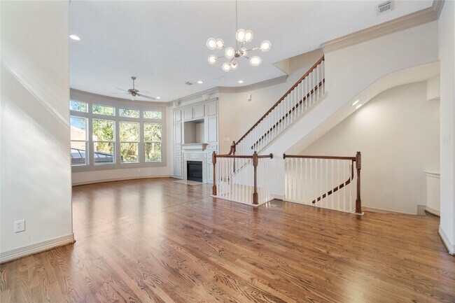 Primary Photo - 1515 Hyde Park Blvd