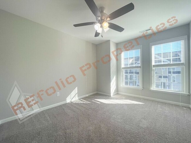 Building Photo - Beautiful End Unit 3 Story 4 bedroom, 3.5 ...