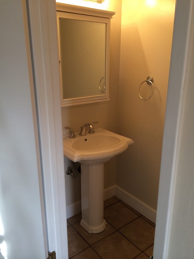 Building Photo - Town Home in South Davis!