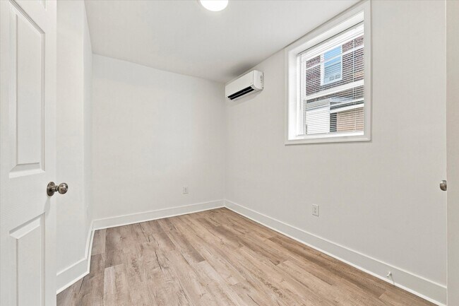 Building Photo - 2910 N Woodstock St