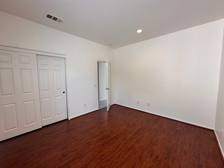 Building Photo - 23424 Caliente Springs Ave
