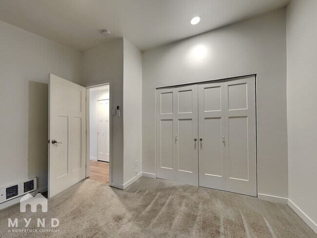 Building Photo - 11709 NE 98th St