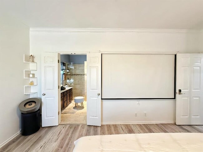 Building Photo - 6162 N Brookline Ave