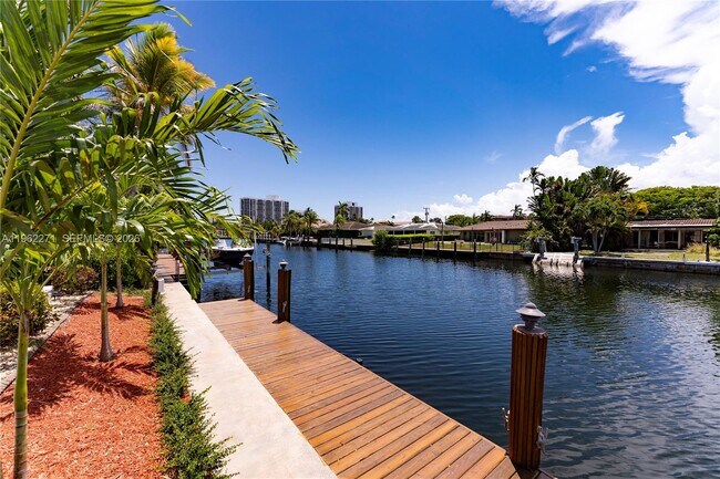 Building Photo - 636 Hibiscus Dr