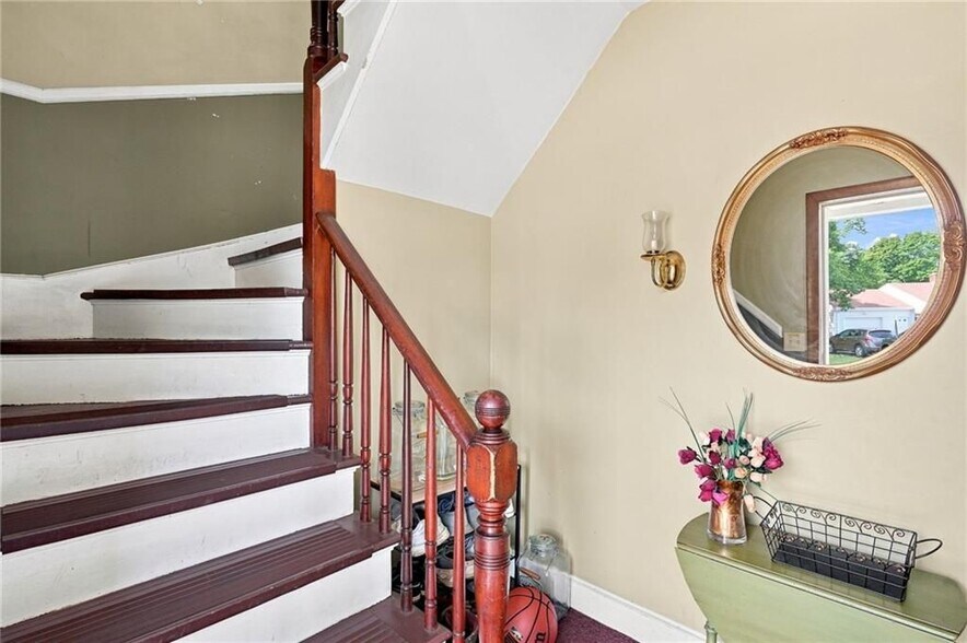 Building Photo - 51 Pettaconsett Ave