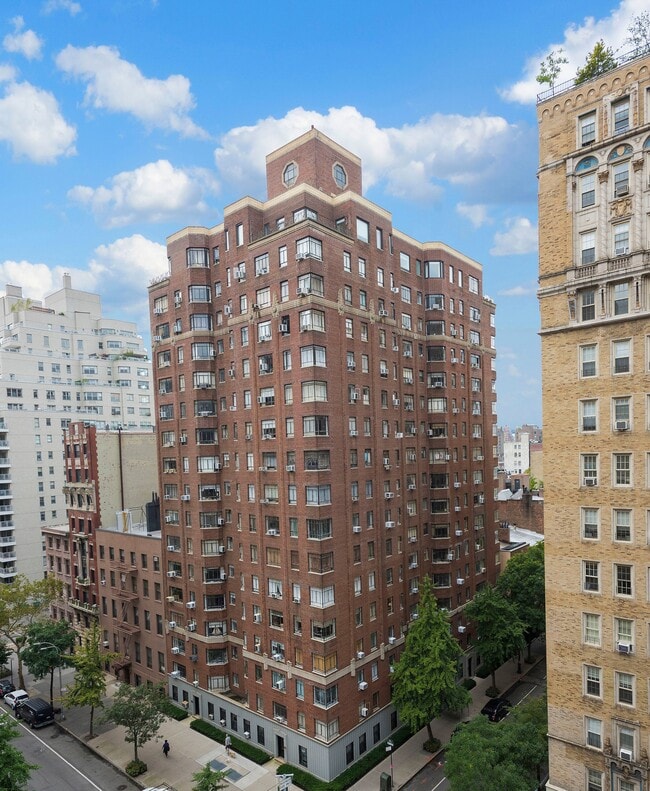 Building Photo - 25 5th Ave