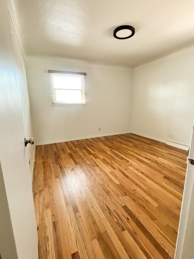 Building Photo - 1721 S Shoshone St