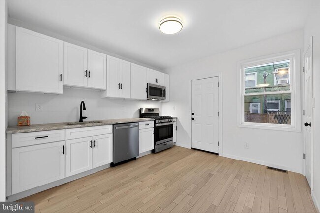 Building Photo - 2710 S Fairhill St