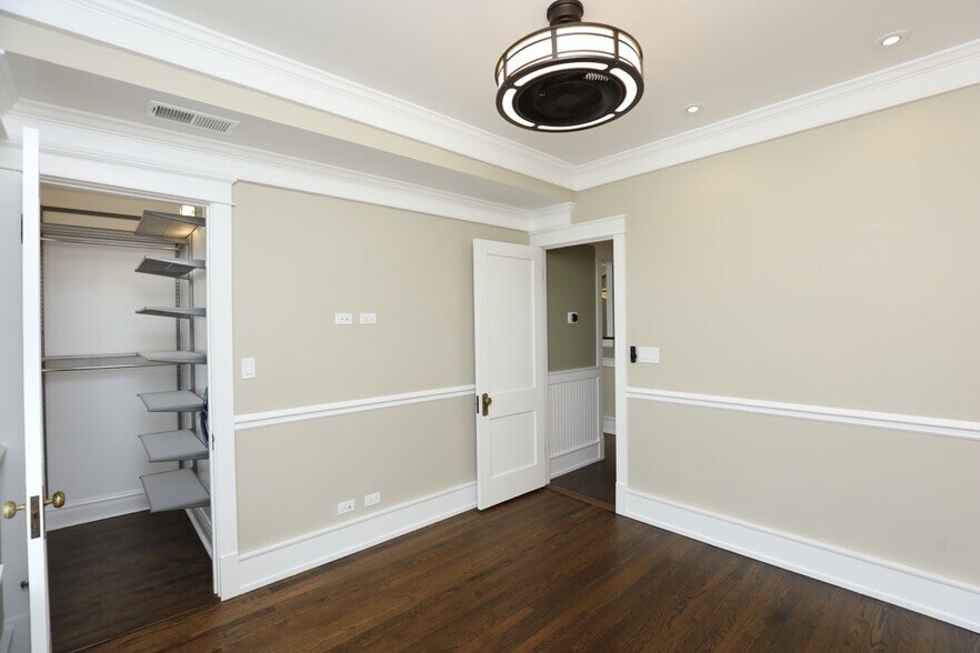 Building Photo - 1938 W Berenice Ave