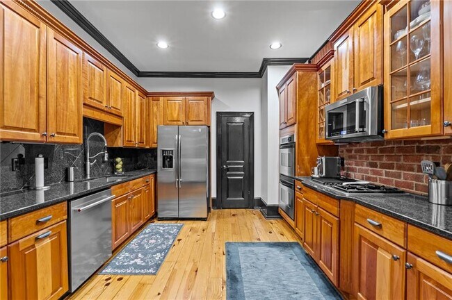 Building Photo - 5512 Glenridge Dr