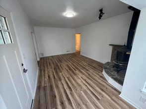 Building Photo - Cute Lehi rambler with tons of yard space ...