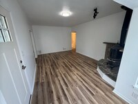 Building Photo - Cute Lehi rambler with tons of yard space and trees!