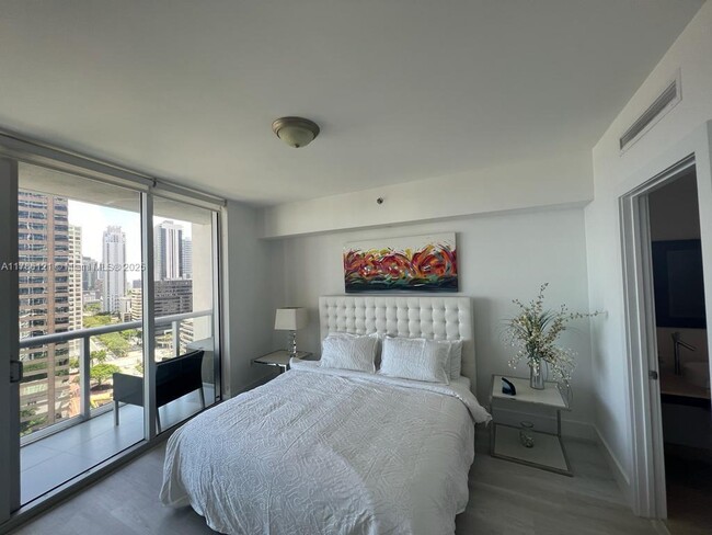 Building Photo - 485 Brickell Ave