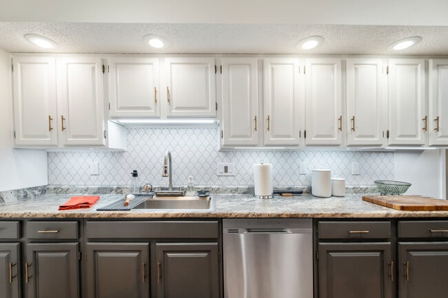 Building Photo - 6601 Lincoln Ave