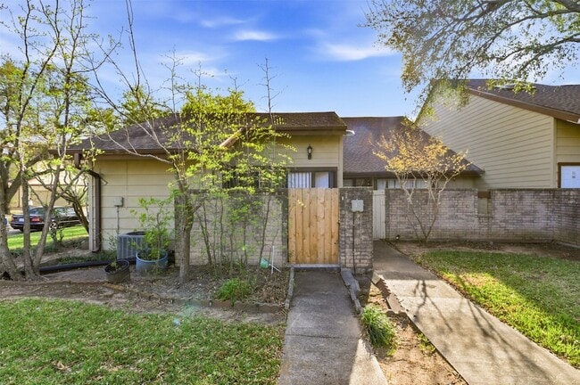 Building Photo - 12503 Newbrook Dr