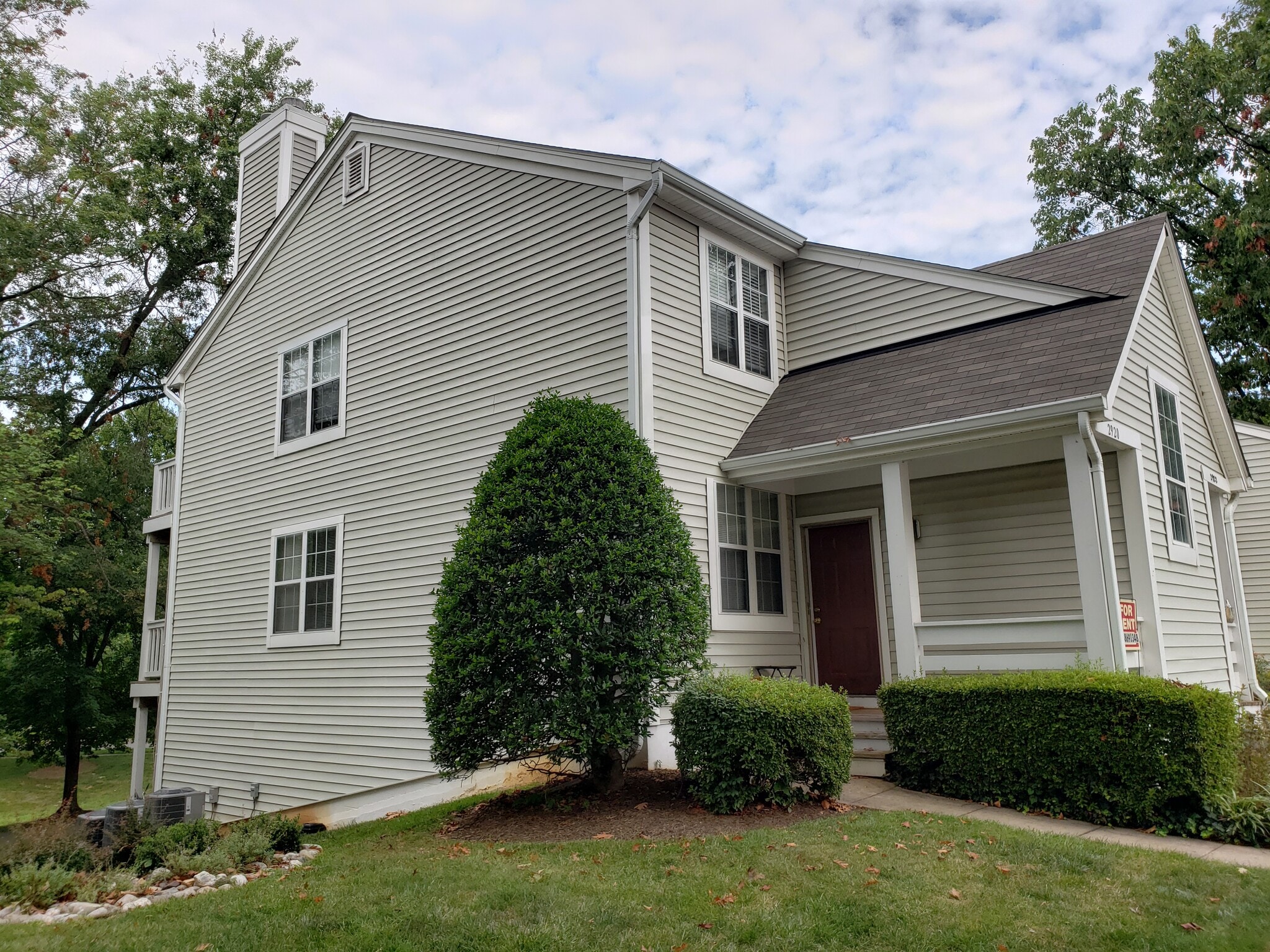Side View - 2920 Yarling Ct