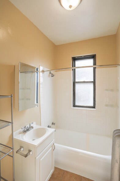 Building Photo - 5326 S Cornell Ave