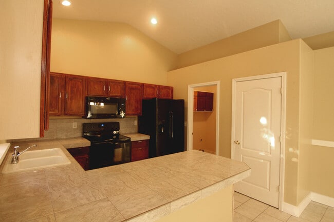 Building Photo - 3BR 2BA Contemporary Living - Meridian
