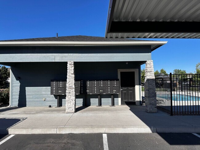 Building Photo - Shallow Creek E