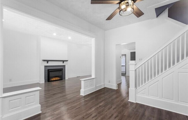 Building Photo - 230 W 39th St
