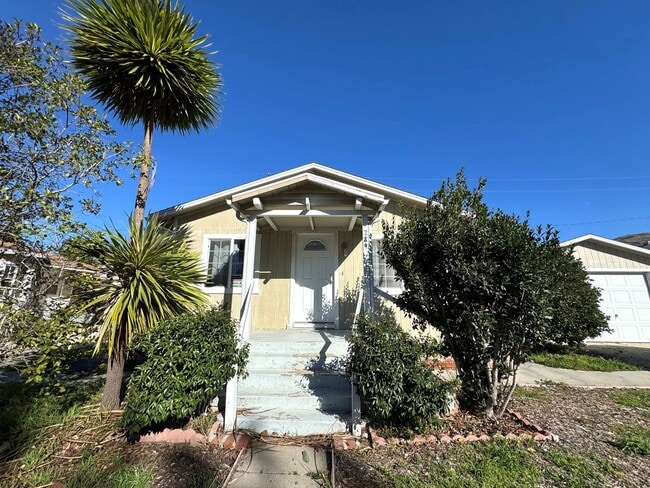 Building Photo - Charming 3 Bedroom, 1 Bath West Ventura Bungalow