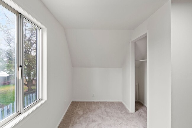 Building Photo - 2521 W Sanson Ave