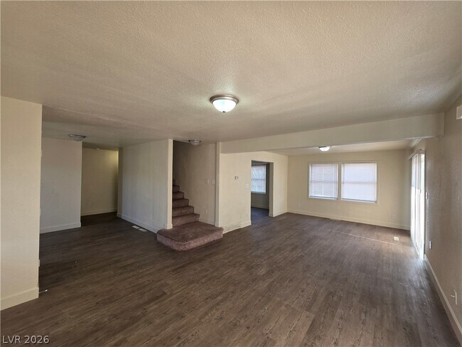 Building Photo - 1590 Mustang Dr