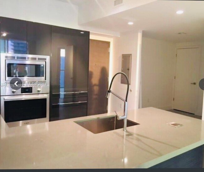 Building Photo - 1080 Brickell Ave