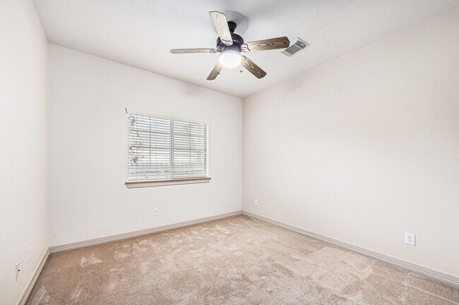 Building Photo - 20010 Meadow Arbor Ct