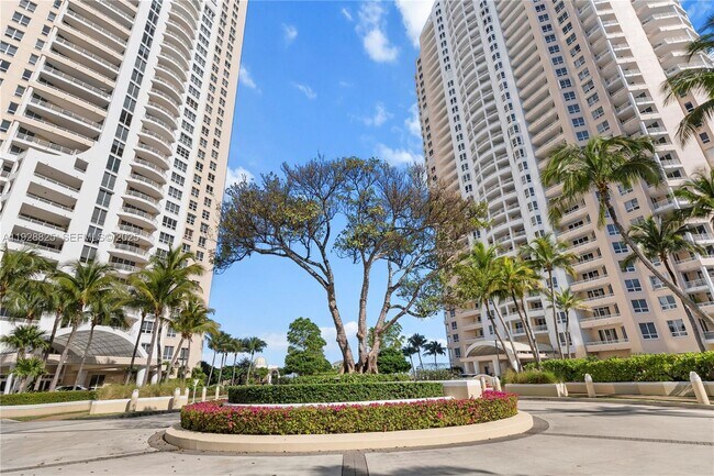 Building Photo - 848 Brickell Key Dr