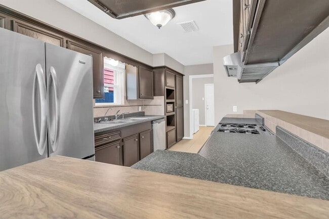 Building Photo - 22315 Walnut Valley Dr