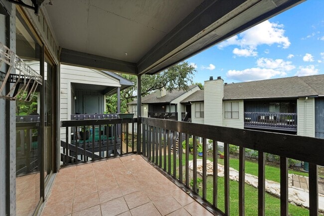 Building Photo - Stunning Remodeled Apartment in Houston!