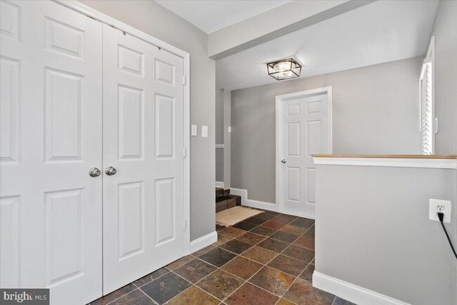 Building Photo - 2819 Summerfield Rd