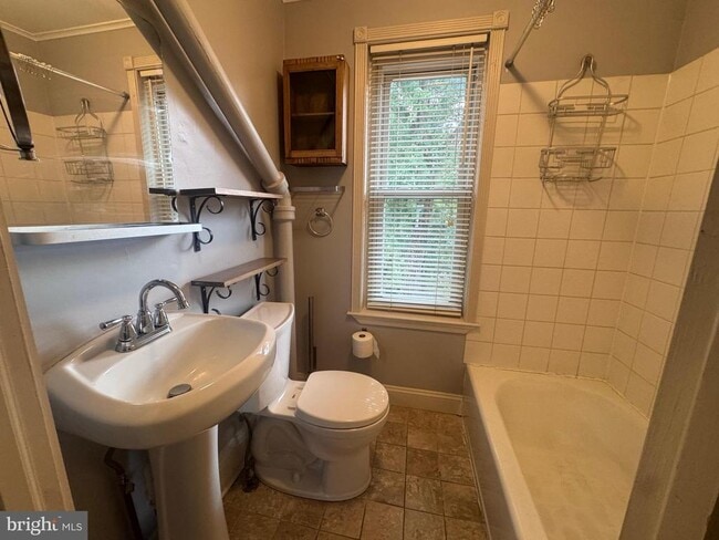 Building Photo - 317 W 4th Ave