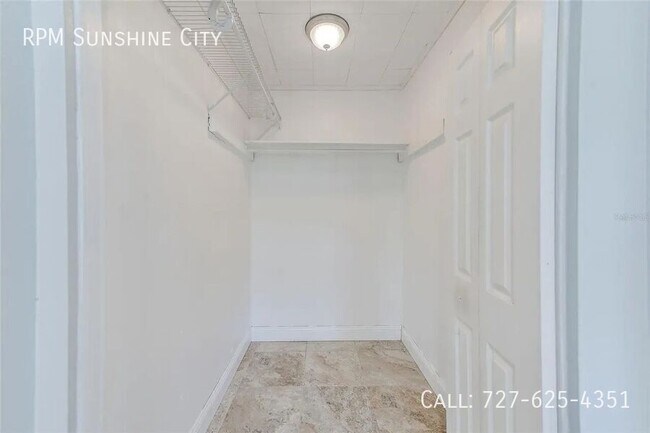 Building Photo - 2921 24th Ave S