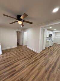 Building Photo - 110 Small St