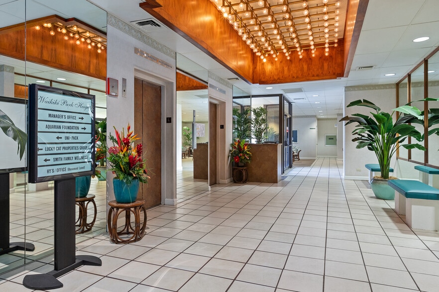 Lobby - 2440 Kuhio Ave