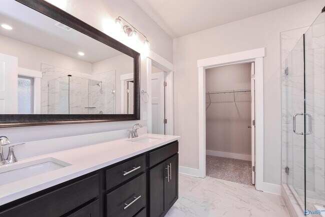 Building Photo - 14668 Greenleaf Dr