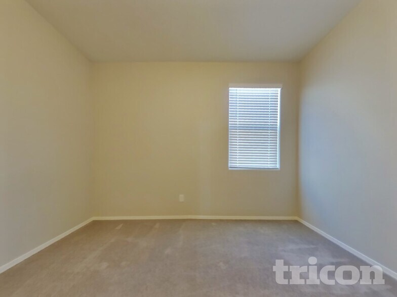 Building Photo - 30900 W Picadilly Rd