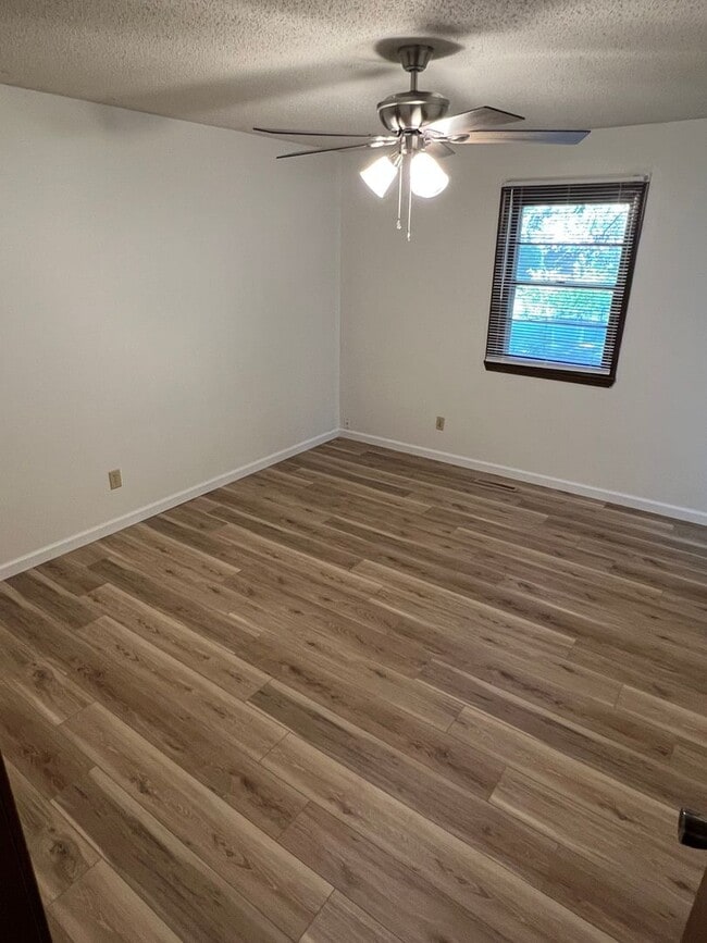 Building Photo - Pre-Lease this Charming 3 Bedroom House in...