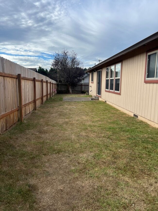 Building Photo - 1673 Calen Ln